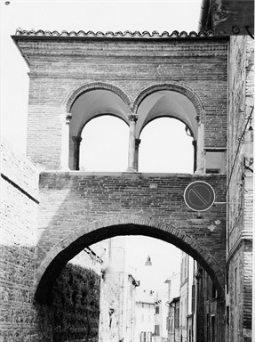 Cavalcavia degli Ottoni